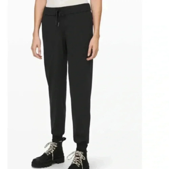 Lululemon On The Fly 28”Luxtreme Ribbed Jogger Pants Black Size 4 - Picture 1 of 14